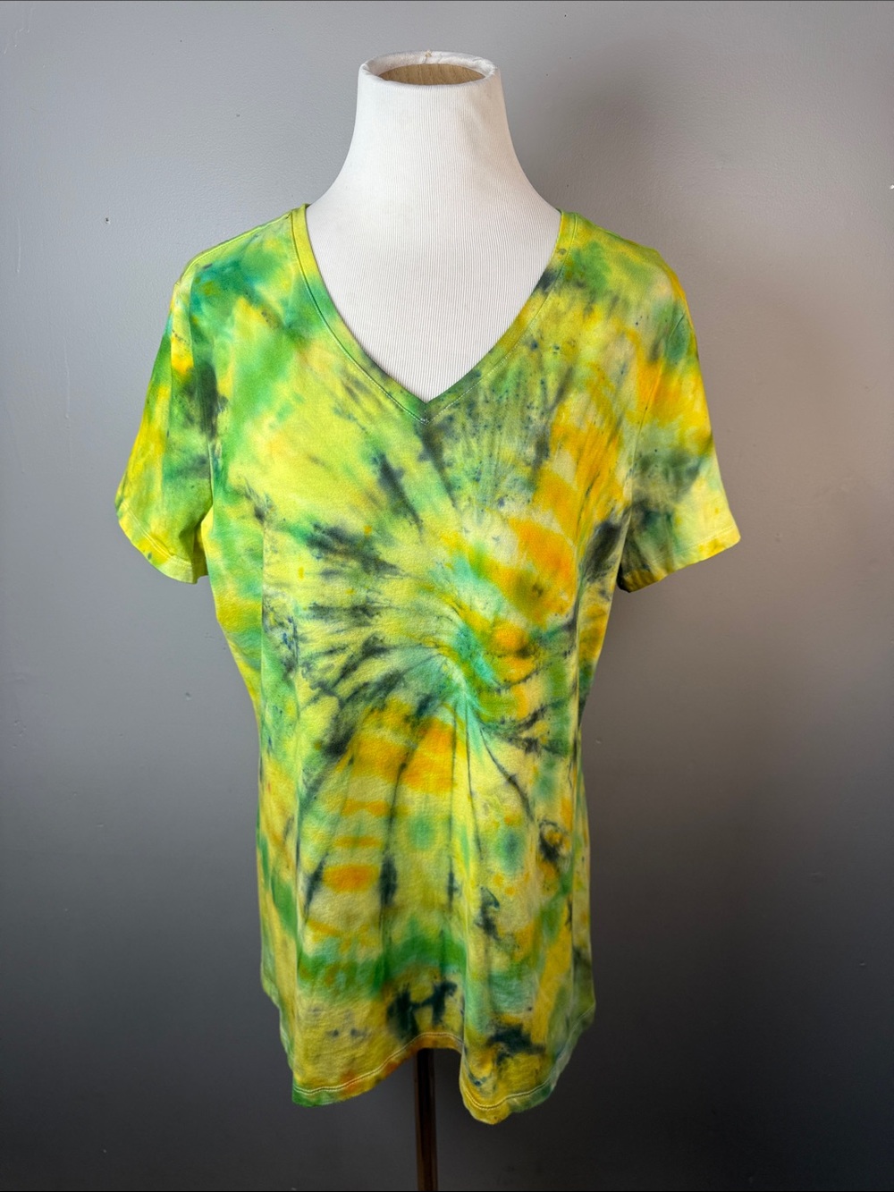 Tie-Dye V-Neck Short Sleeve Top in Green & Yellow